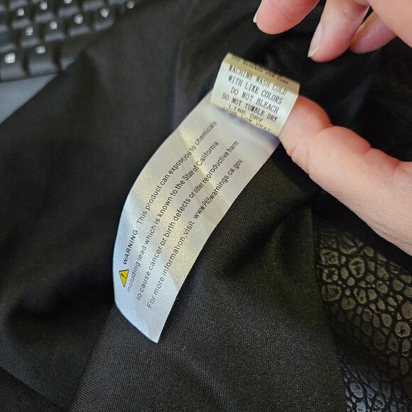 Loveriche Black Textured Faux Leather Mini Skirt Size Medium Front Slits - Picture 7 of 7